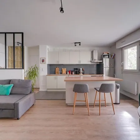 Pleasant Flat In With Terrace And Parking Apartment