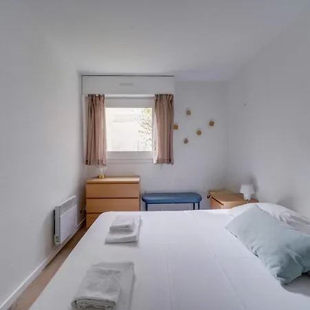 Apartamento Pleasant Flat In With Terrace And Parking