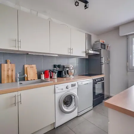 Pleasant Flat In With Terrace And Parking Bordéus