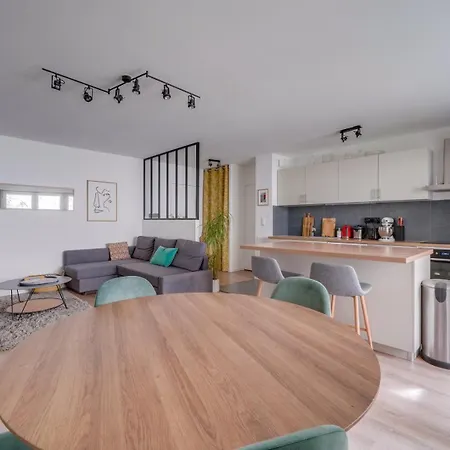 Apartamento Pleasant Flat In With Terrace And Parking