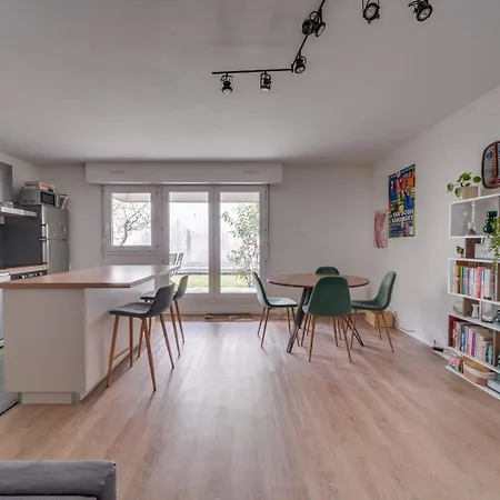 Pleasant Flat In With Terrace And Parking Apartamento