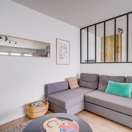 Pleasant Flat In With Terrace And Parking Apartamento Bordéus