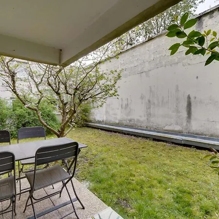 Pleasant Flat In With Terrace And Parking *